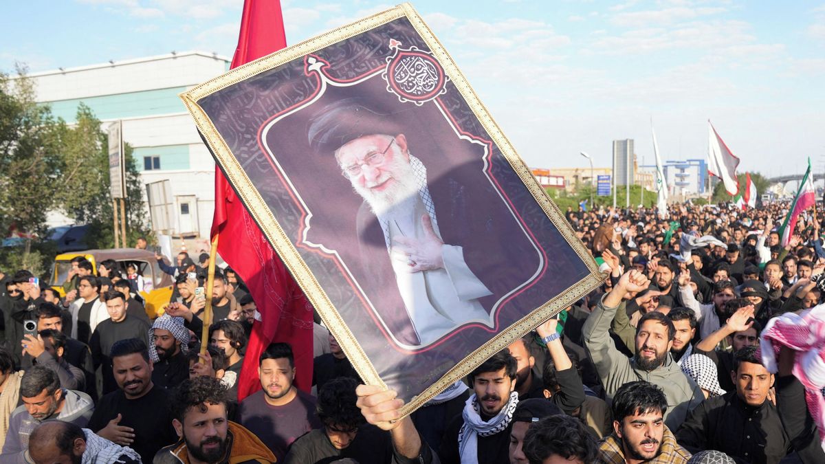 Komentář: Na koho ukázal mrtvý vůdce? Vývoj v Íránu ještě může překvapit